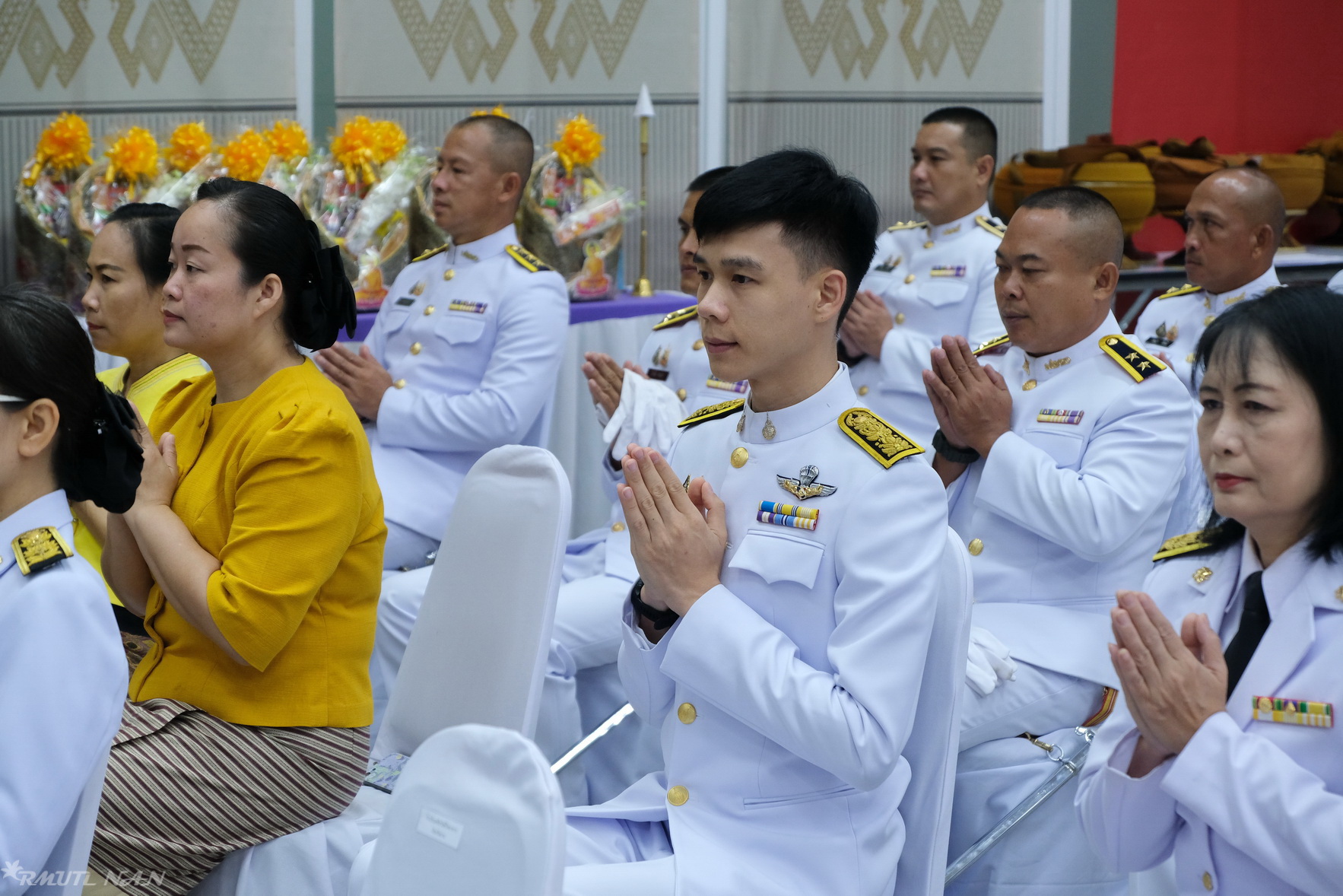 เข้าร่วมพิธีทางศาสนามหามงคล 5 ศาสนา และทำบุญตักบาตรเฉลิมพระเกียรติพระบาทสมเด็จพระเจ้าอยู่หัว 